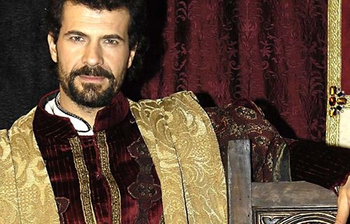 Rodolfo Sancho se incorpora a 'Isabel' Rodolfo Sancho se incorpora a Isabel en el papel de Fernando II de Arag%C3%B3n. Rodolfo Sancho impulsa a Isabel, que recorta distancias con La que se avecina