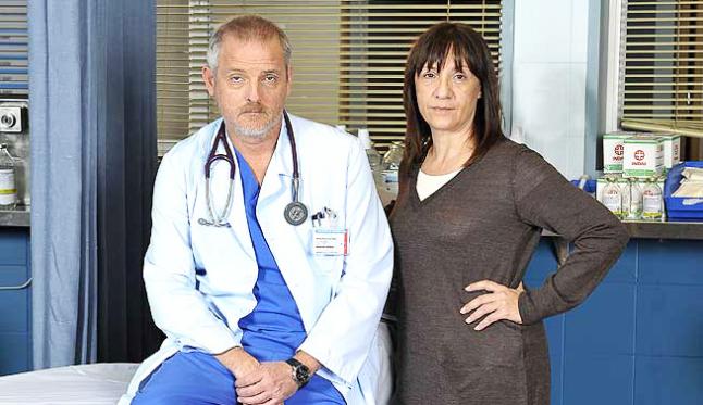Blanca Portillo junto a Jordi Rebellón Blanca Portillo junto a Jordi Rebell%C3%B3n protagonista principal de Hospital Central. Muertes y tiroteo de 5 personajes en la despedida de Hospital central
