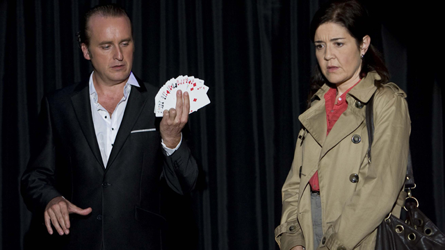 Los misterios de Laura 2x08: El misterio del truco imposible Fernando Cayo y María Pujalte en Los misterios de Laura. Los misterios de Laura 2x08: El misterio del truco imposible