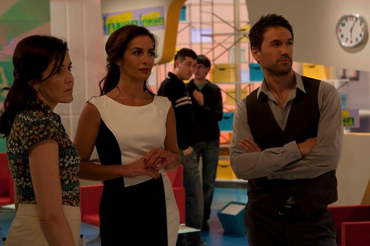 María Puljalte, Belén López y Oriol Tarrasón María Puljalte, Belén López y Oriol Tarrasón en 'Los misterios de Laura'.