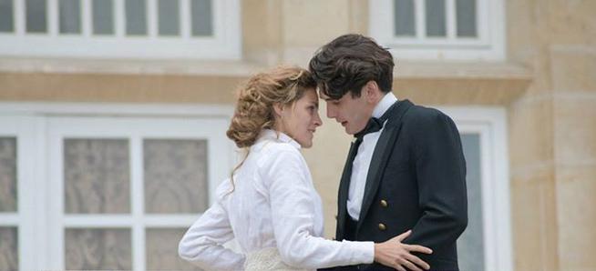 Amaia Salamanca y Yon González en una el desenlace de 'Gran Hotel'. Amaia Salamanca y Yon Gonz%C3%A1lez en una escena del desenlace de la serie Gran Hotel. Gran Hotel 3x22: Cólera