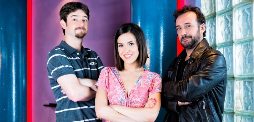 Gorka Otxoa, Roko y José Luis García Pérez en 'Vive cantando'. Gorka Otxoa Roko y Jos%C3%A9 Luis Garc%C3%ADa P%C3%A9rez son el alma del karaoke de Vive cantando. Vive cantando 1x14