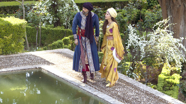 Roberto Enríquez y Alicia Borrachero en 'Isabel'. Roberto Enríquez y Alicia Borrachero en una de las escenas de 'Isabel'.