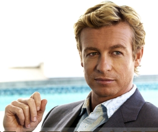 Simon Baker interpreta a Patrick Jane