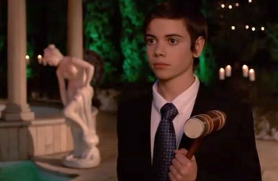 Shane Botwin tras matar a Pilar Suazo con un mazo