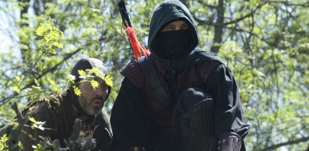 Sátur y Águila Roja en una escena Sátur y Águila Roja en una escena del próximo episodio